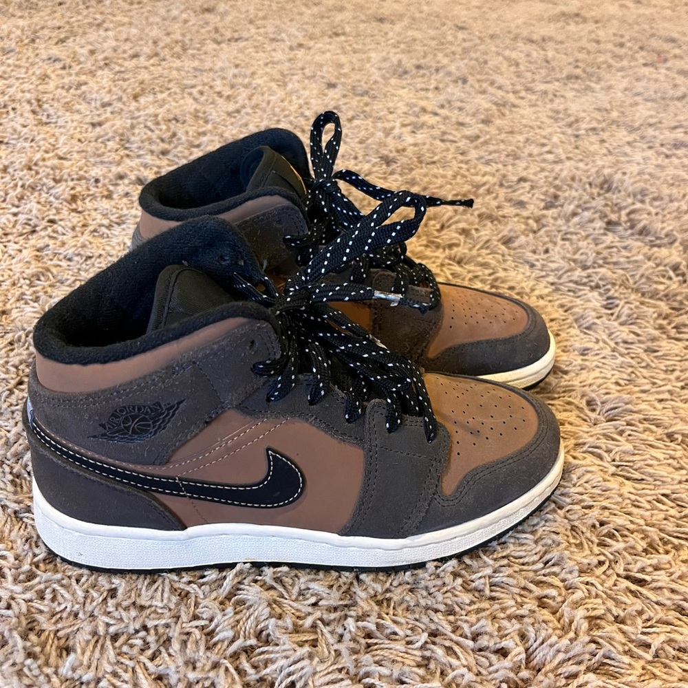 Nike Air Jordan 1 Mid Chocolate and Crimson High size 4